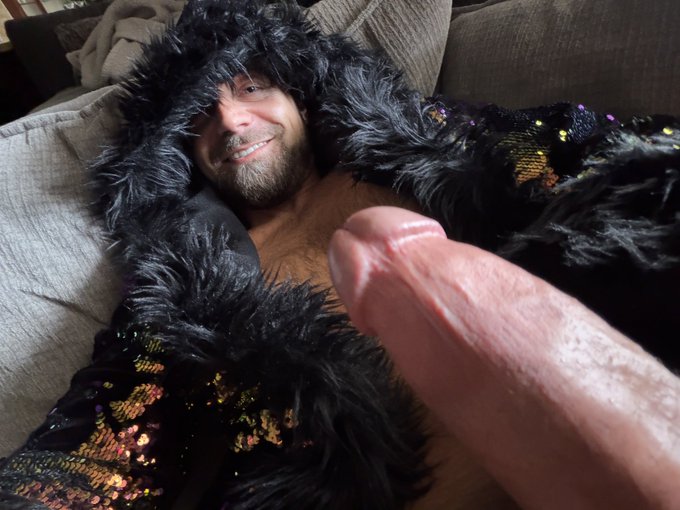 Adam Snow — foto — It’s my birthday! Who’s giving me cake? 😈