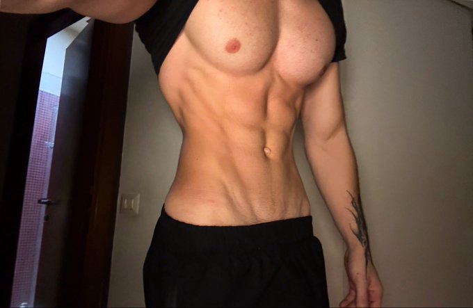 antonio — Nacktfoto — Bodies drop when I shake these tits