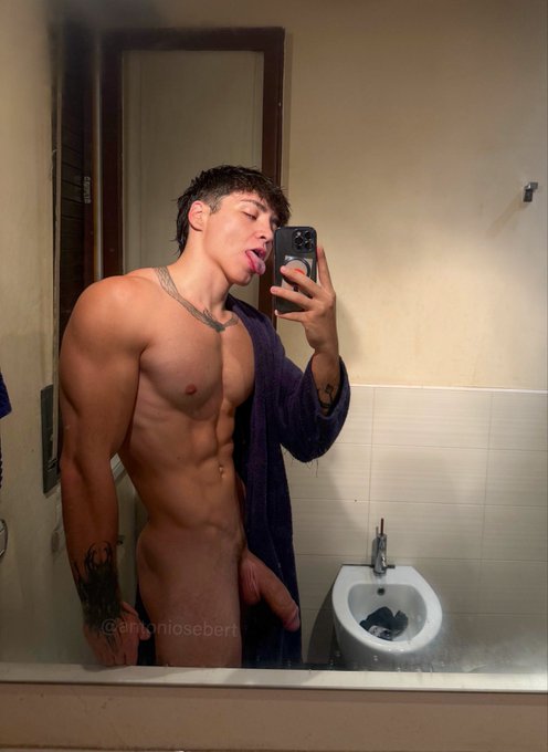 antonio — Nacktfoto — guess what I trained today 🧘🏻♂️
