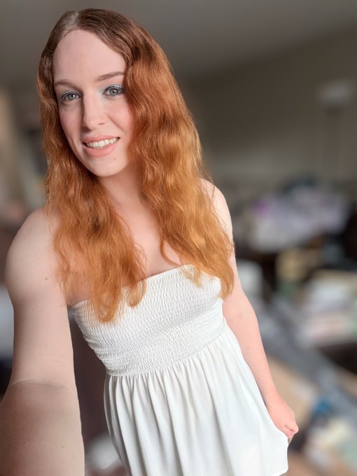 Erica Cherry — foto — Took me awhile but I think I’ve finally found how to balance all these different sites I’m popular on 😅