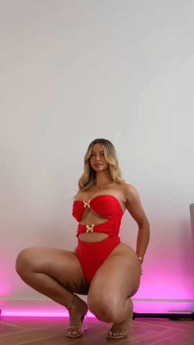 ara bella — vídeos porno — trying to make it jiggle more