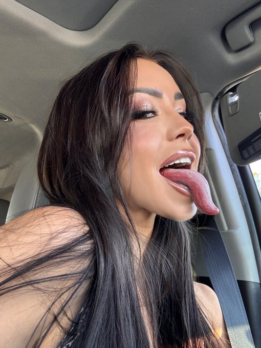 Alina Lopez — photo — See me use my tongue in all sorts of ways here 👉