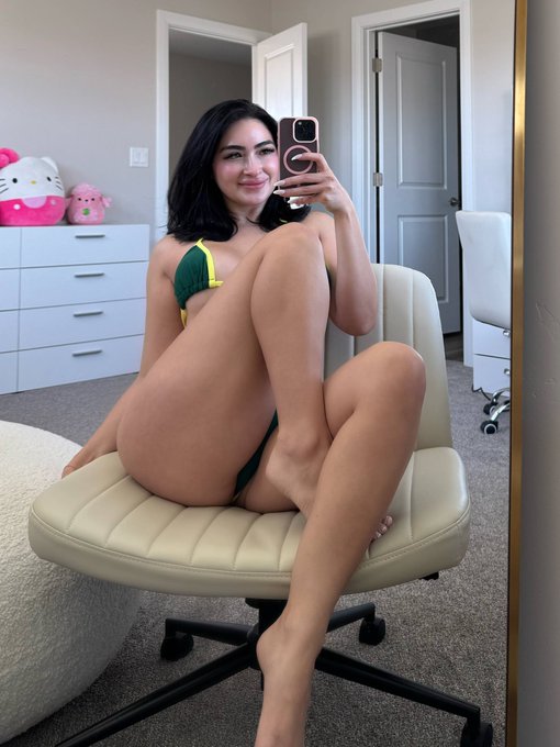 JayleneFox 🇵🇷 — foto — Find out which one in the link ↓
