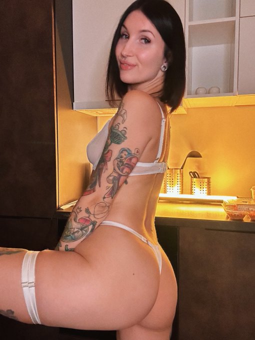 🦄 Keokistar🌟 FANSLY — Nacktfoto — Drop your favourite song and I’ll tell you if I’d fuck you
