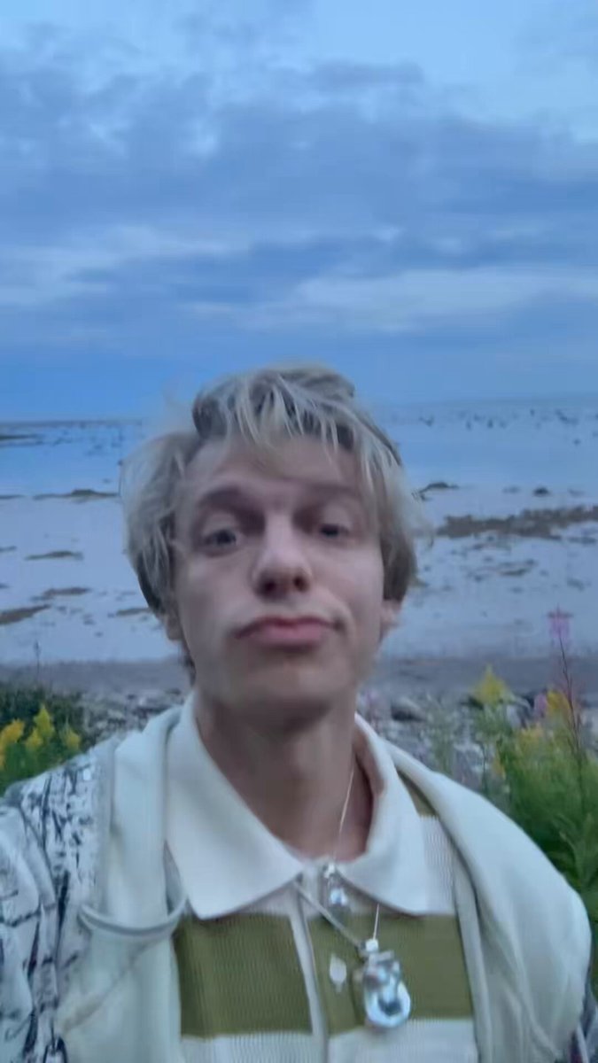 Leo Louis — Pornovideos — Been taking piss videos on this road trip should I post them on JFF? 🤣😎