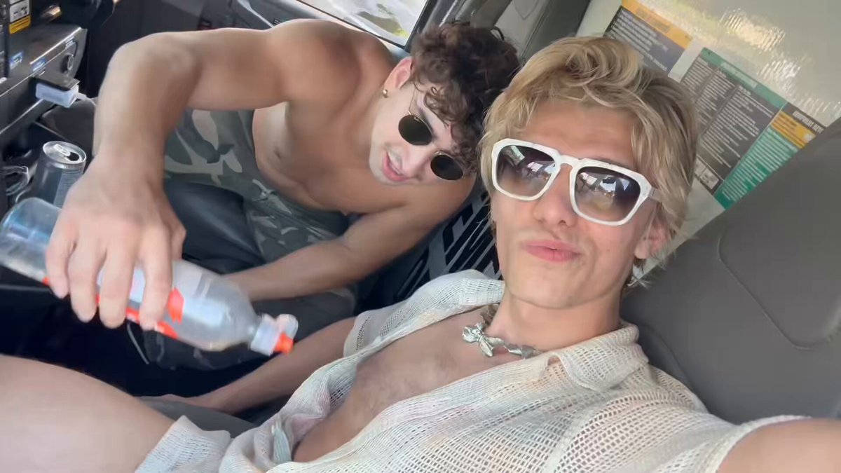 Leo Louis — Pornovideos — Moving day 💪🚚 @italiensauciss