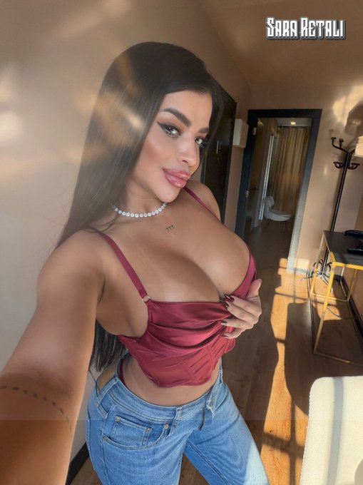 SARA RETALI — Nacktfoto — 🍒papi wanna see more?? 😈 im on line here 👇🏻🔥