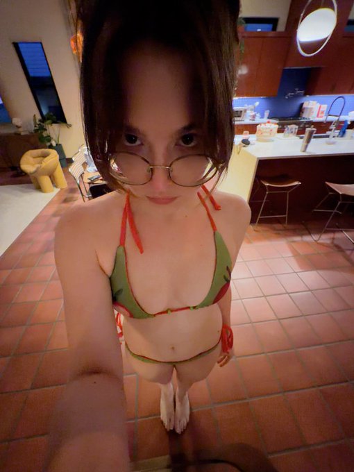 RL RUNESCAPE GF — photo — quit it man, ur freakin me out..