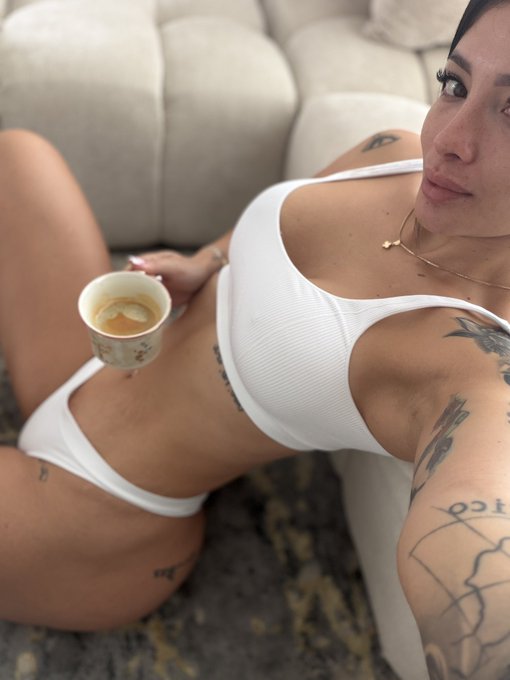 Salome Gil — foto nua — Café y amor para ti ♥️☺️😍