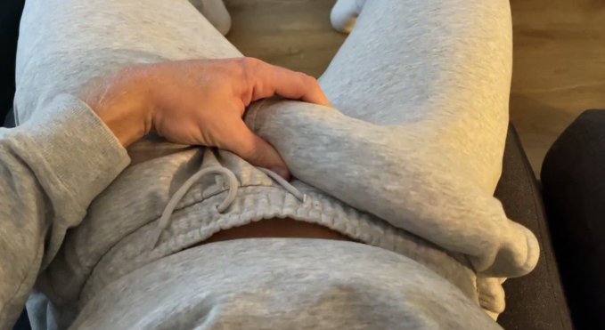 Daddy™️ — foto desnuda — post 2108201398601146701