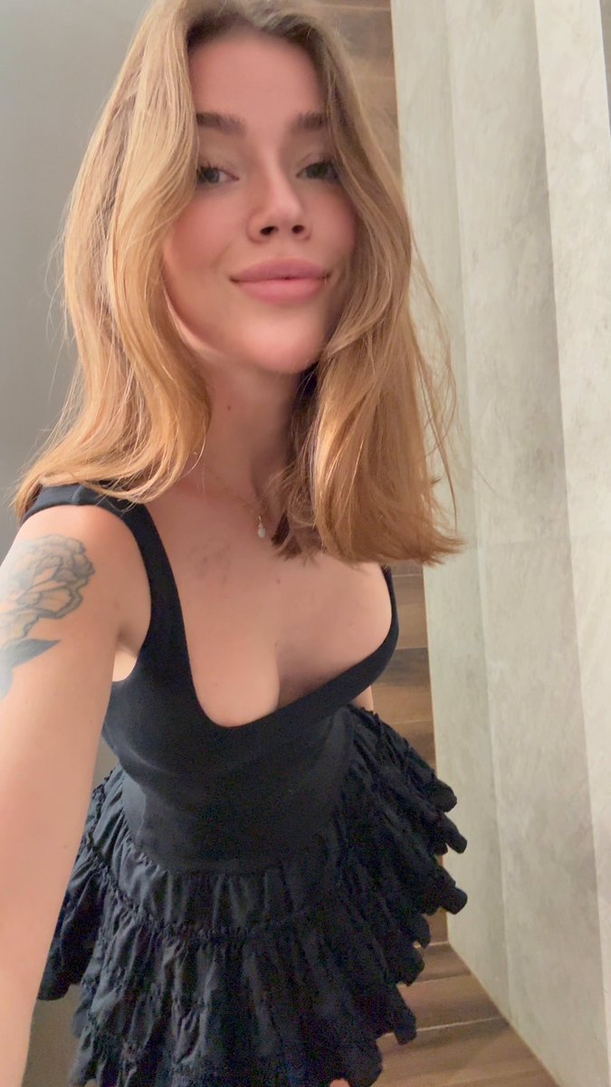Then Lea — Pornovideos — Do you like this cute little black dress?